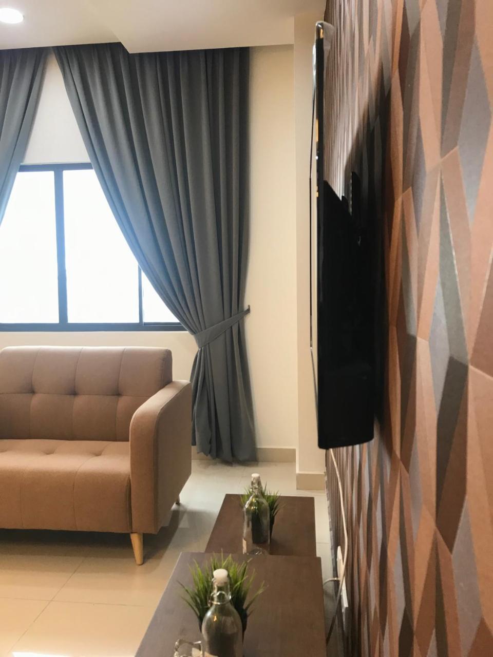 Chung cư 1000 m² 3 phòng ngủ, 2 phòng tắm riêng ở Batu Burok Kuala Terengganu Ngoại thất bức ảnh