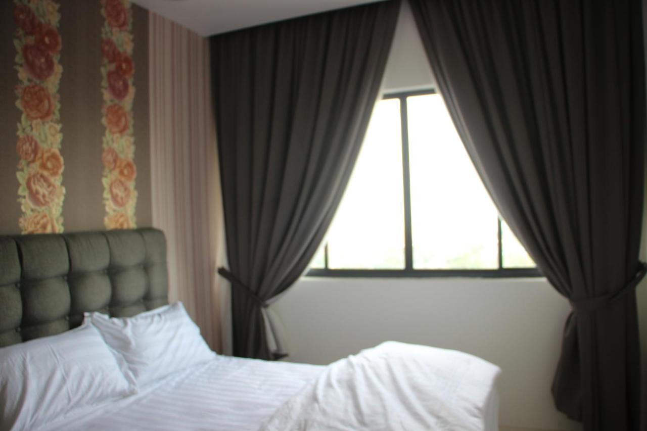 Chung cư 1000 m² 3 phòng ngủ, 2 phòng tắm riêng ở Batu Burok Kuala Terengganu Ngoại thất bức ảnh