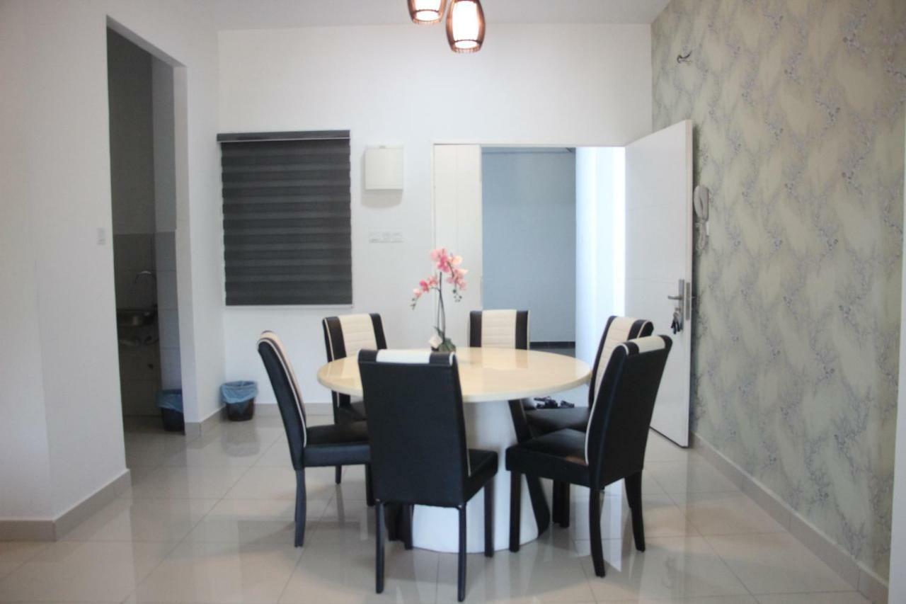 Chung cư 1000 m² 3 phòng ngủ, 2 phòng tắm riêng ở Batu Burok Kuala Terengganu Ngoại thất bức ảnh